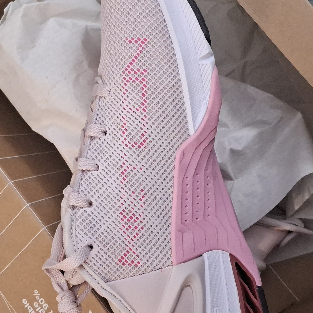 Nike Women's Pink and White Athletic Shoes/Metcon 8 FLYEASE🎉🎉🎉🎉 - Picture 3 of 7